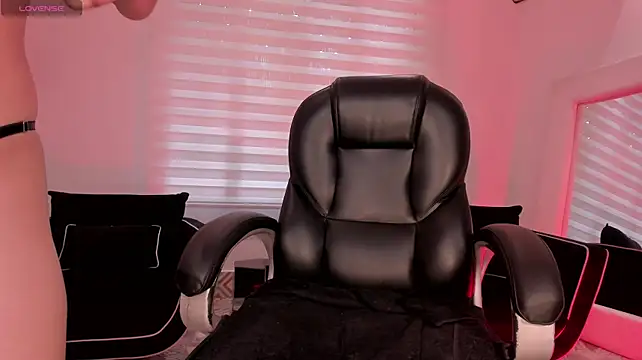 Chatroom XXX en direct de MiaLaurence