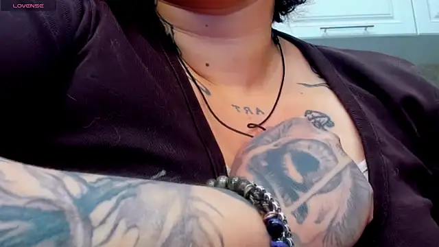 NikkiSummer live XXX chat
