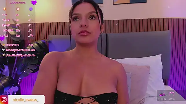 Chat +18 de NicolleeEvanss ao vivo