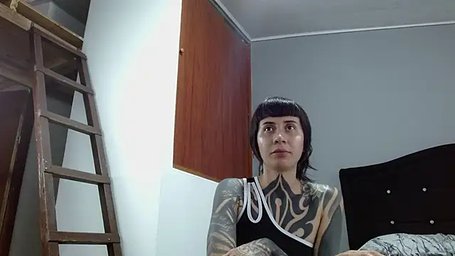 Emilia_1995 Chat XXX in diretta