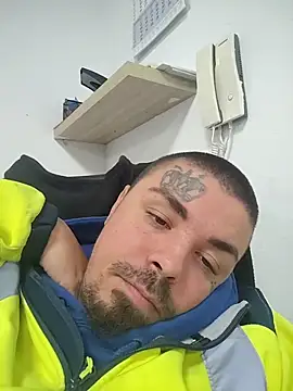 Berti3128 – Naživo XXX chat