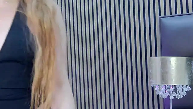 צ'אט XXX בשידור חי של FoxyJoy