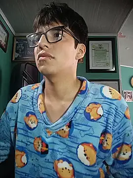 Chat +18 de Milo_Wolff ao vivo