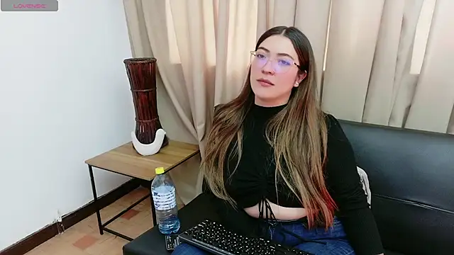 Mila_white1's Live XXX Chat