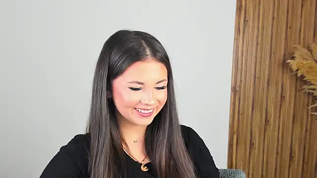 Онлайн чат XXX MonicaMartinezi