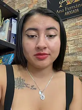 _Sarah-Office1 live XXX chat