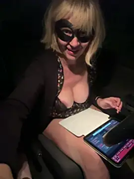 AVA_MILF Chat XXX in diretta