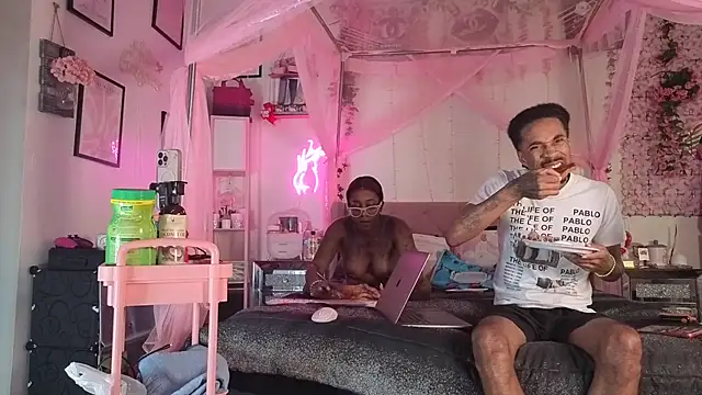 VixenCapri Chat XXX live