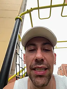 צ'אט XXX בשידור חי של dantedesirexx