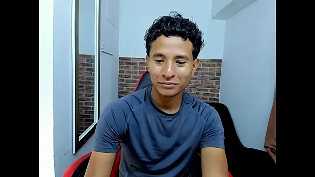 XXX chat uživo modela WIZARD-ALESSANDRO
