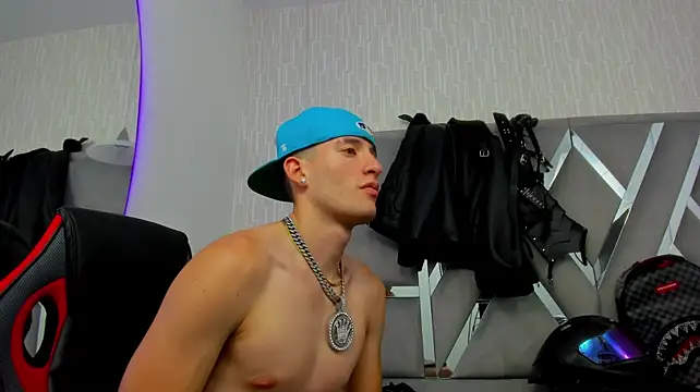XXX chat uživo modela hunterheat__