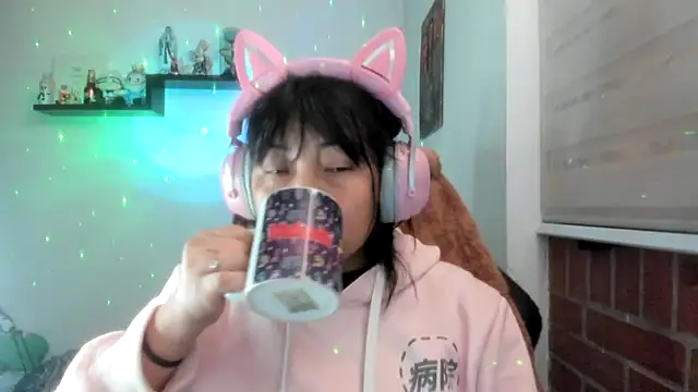 Živý XXX chat Shaddycute_