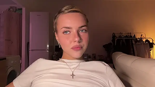 ChristelDuncombe's Live XXX Chat
