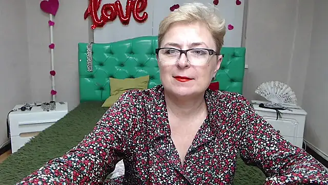 EmiliaGree Chat XXX live