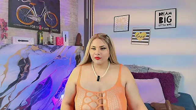 Prisha_Ramanax Adlı Modelin Canlı XXX Sohbeti