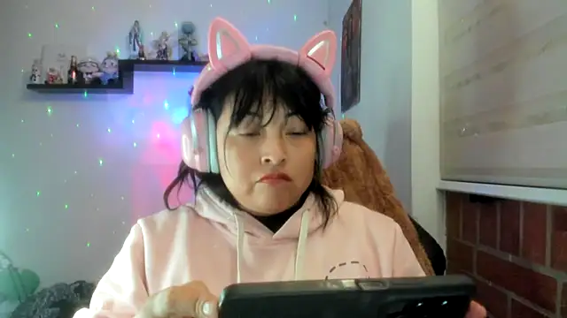 XXX chat uživo modela Shaddycute_