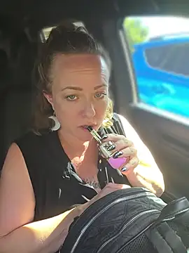 julimonroe's Live XXX Chat