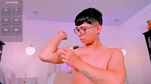 XXX chat uživo modela CodyTwink