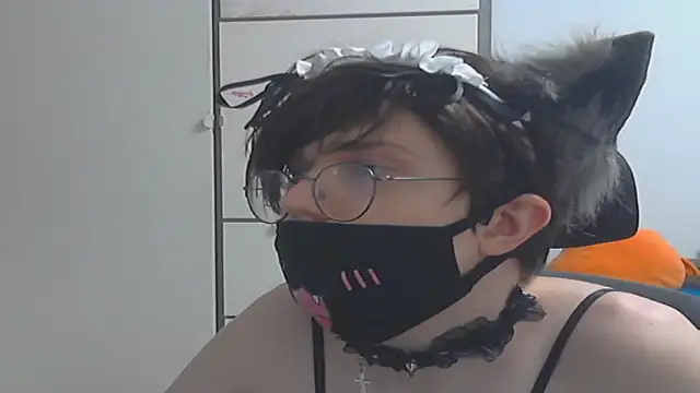 FemboyMiles: απευθείας συνομιλία ΧΧΧ