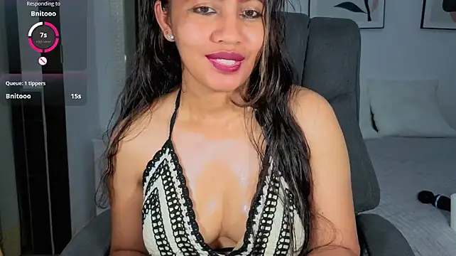 Chat +18 de FannyXhot ao vivo