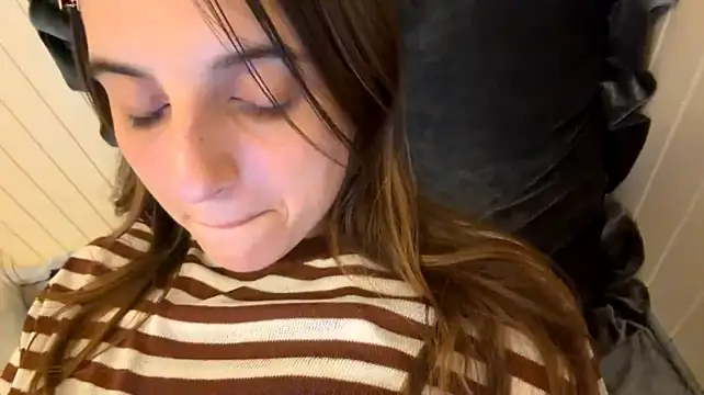 Chatroom XXX en direct de ActaedCottage