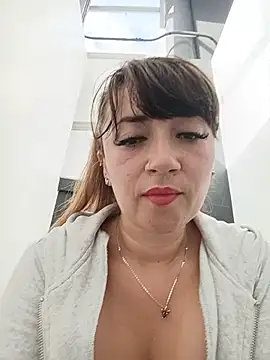 tata_sanz_'s Live XXX Chat