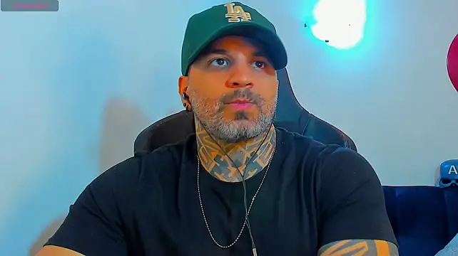 JoshRigby Chat XXX in diretta