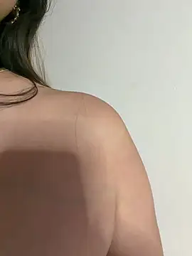Sarasweet_sex: διαδικτυακό σόου στην κάμερα