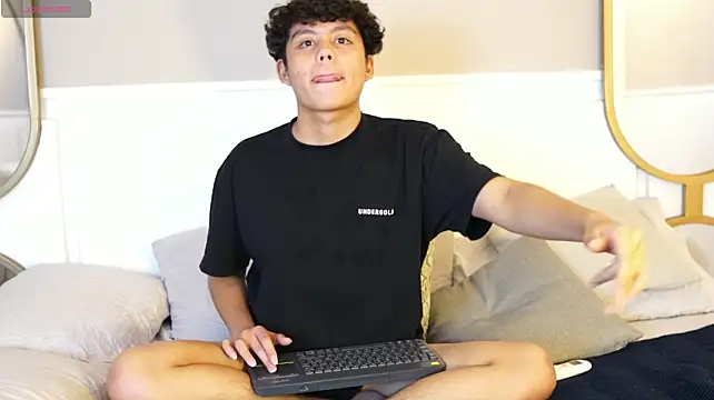 Онлайн чат XXX Nathann_Bell