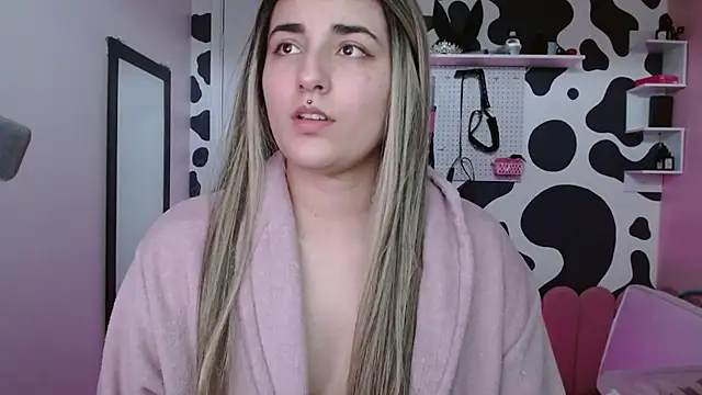 hi_elora's Live XXX Chat