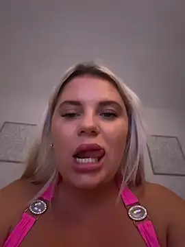 blonde_baddie – Naživo XXX chat