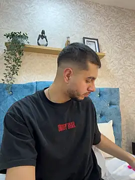 Онлайн чат XXX AmadeoWild