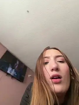 Valery_Salmonsn Webbikameraesitys