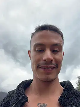 DOMINICKVEGAS77 Adlı Modelin Canlı XXX Sohbeti