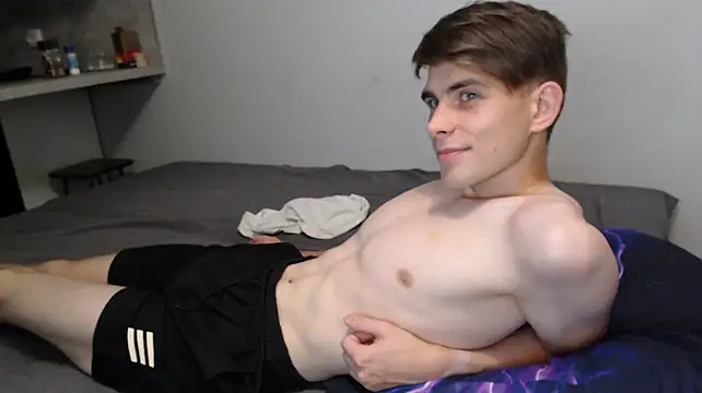 Student_Oliver live XXX chat