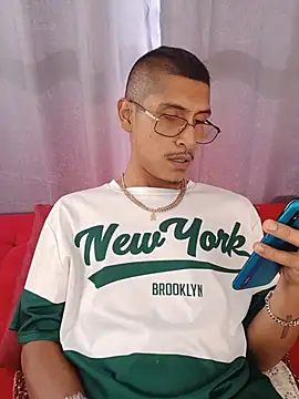 Chat XXX en directo de Hard_brown03