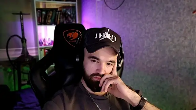 XXX chat uživo modela _Serious_Man