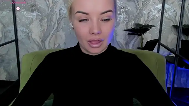 צ'אט XXX בשידור חי של StephanieSweety
