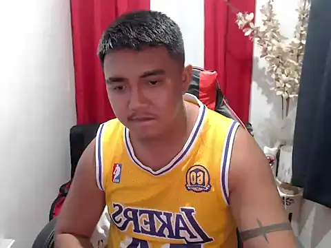 Czat XXX na żywo – David_hot_dad