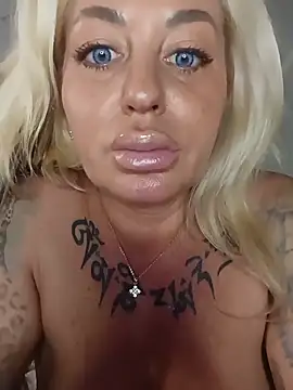 MiaMoolyn Live XXX chat
