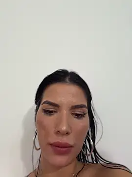 RaniaSnow 即時 XXX 聊天