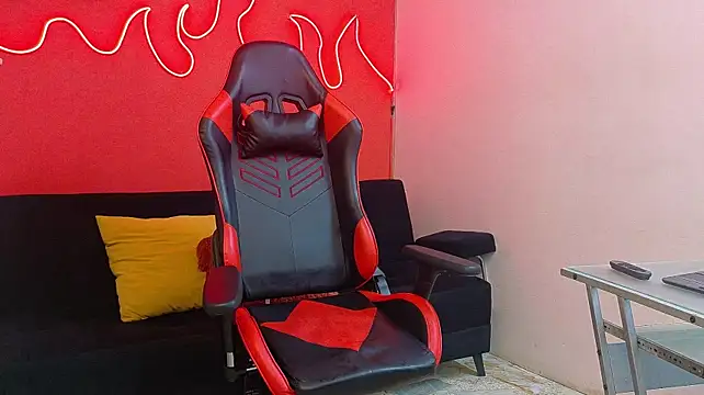 LoganSteel_ élő XXX-chatje