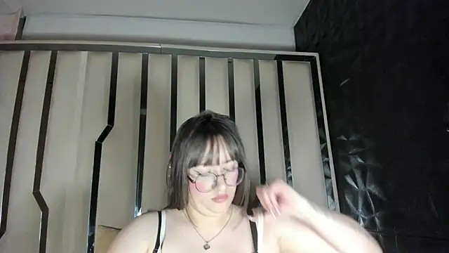 VeronicaBlack69 Adlı Modelin Canlı XXX Sohbeti