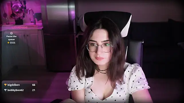 צ'אט XXX בשידור חי של Regina_glow