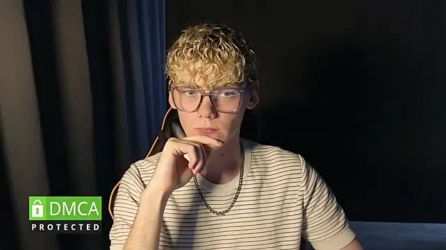 XXX chat uživo modela Keytaro