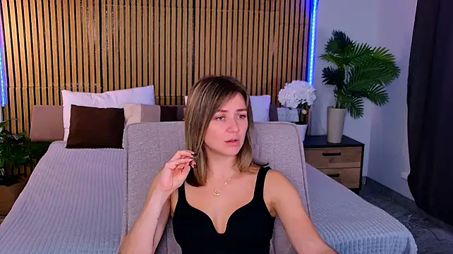 EmeraldGlow's Live XXX Chat