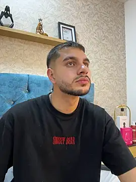 XXX chat uživo modela AmadeoWild