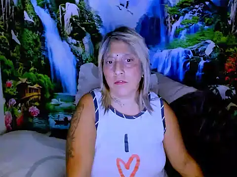 indianroxy Adlı Modelin Canlı XXX Sohbeti