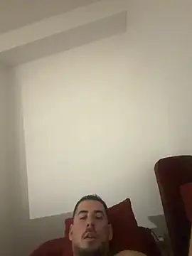 הופעת וובקאם של hotwhitebunny2026
