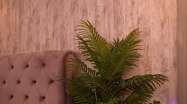 CoraEast Chat XXX live